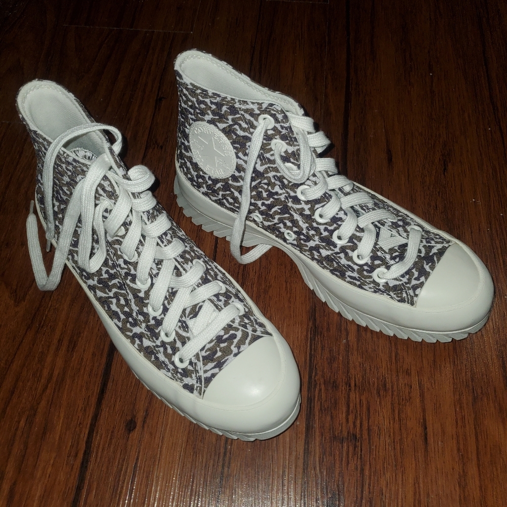 NWOT Converse CTAS Lugged 2.0 Platform High Top Women's Canvas Sneakers